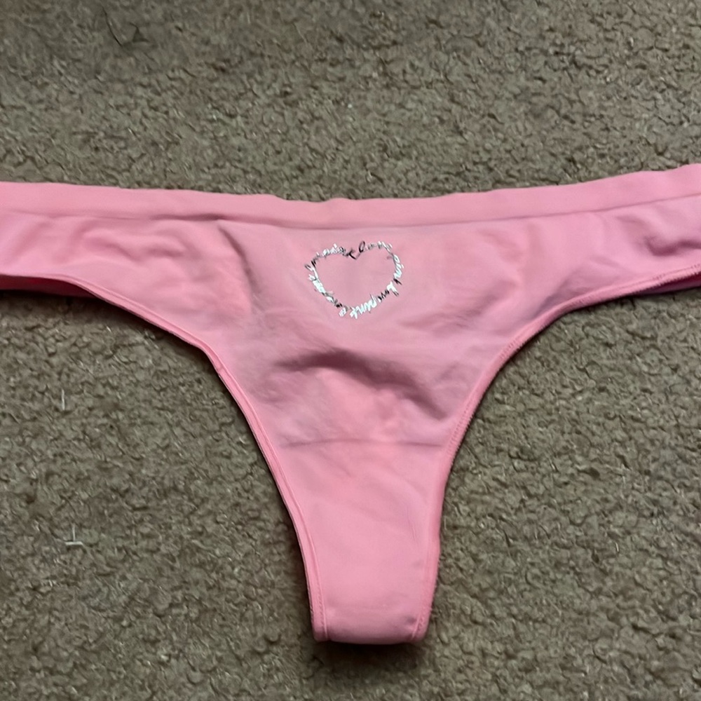 Nwt pink  Victoria’s Secret pink panty size medium